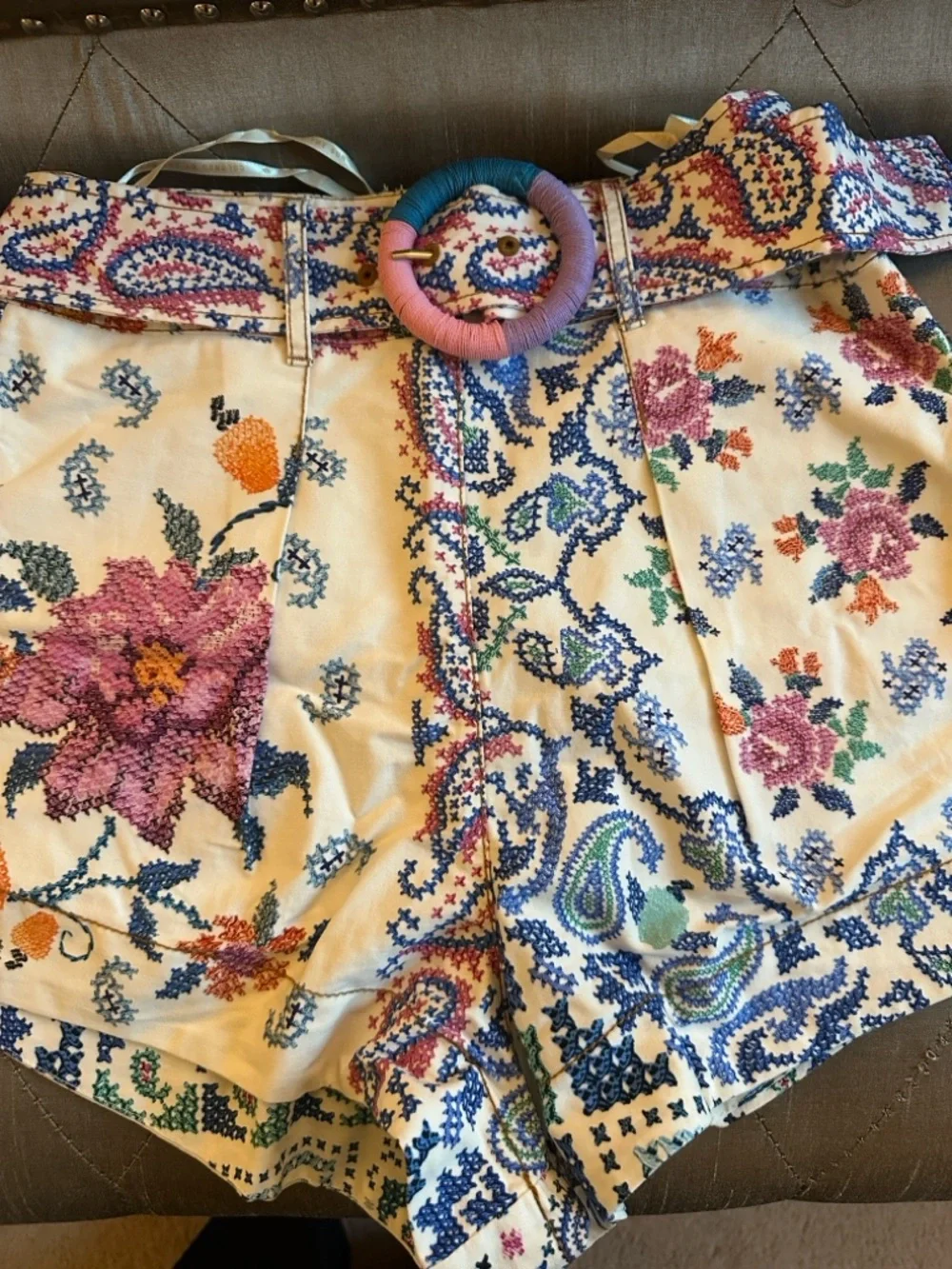 🛍️FINAL SALE🛍️ FARM Rio Romantic Bandanas Belted High-Waist Embroidered Shorts - Picture 3 of 7